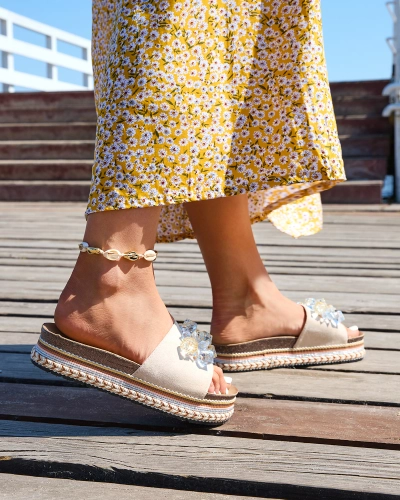 Royalfashion Șlapi de damă cu cristale în bej Bollah