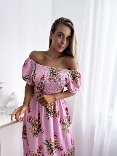 Rochie midi roz de damă cu model floral - Îmbrăcăminte