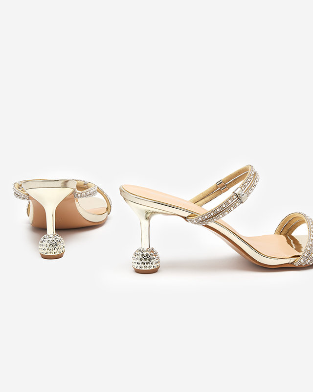 OUTLET Papuci aurii lacuiti cu tocuri joase Lakopi - Incaltaminte