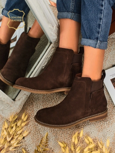 Cuoio Elegante: Botine din Piele Întoarsă Maro pentru Femei Stilate