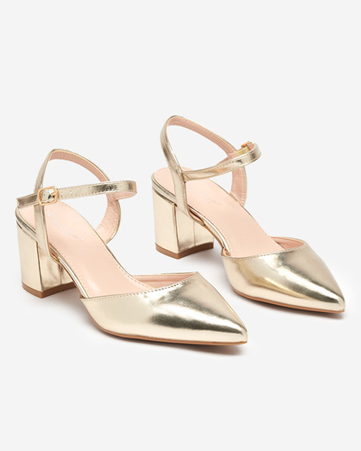 Sandale de damă pe stâlp jos într-o culoare aurie Nerolak - Încălțăminte