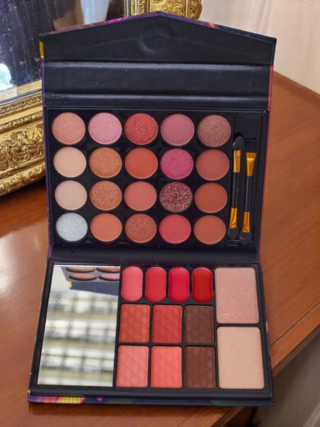 ANYLADY Paletă compactă de machiaj – farduri de pleoape, contour, buze 33 de nuanțe