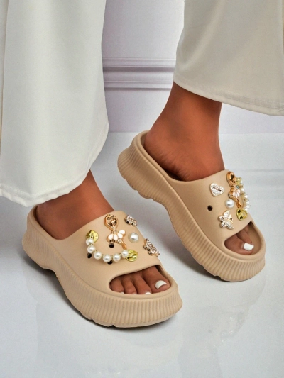 Royalfashion Sandale de damă din cauciuc cu ornamente Slash Glam