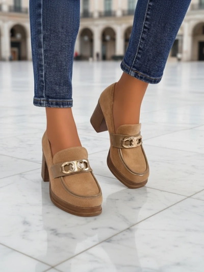 Damskie Loafers Perseida – jasnobrązowe zamszowe na słupku eleganckie
