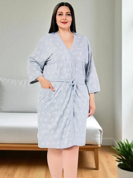 Halat de bumbac pentru femei gri deschis cu inimioare PLUS SIZE - Îmbrăcăminte