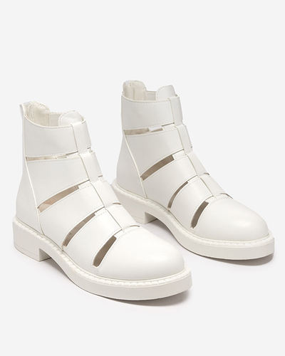 Cizme de dama albe cu decupaje de la Berofeli - Incaltaminte