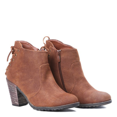 Brązowe botki na słupku Elaise - Obuwie