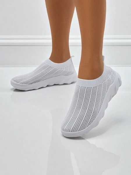 Damske białe tenisuwki Astrea z przewiewnej tkaniny na płaskiej podeszwie