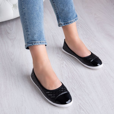 Czarne slip on z pikowaną cholewką Fatima - Obuwie