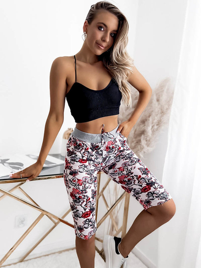 Pantaloni scurți 3/4 damă în alb și flori PLUS SIZE - Îmbrăcăminte