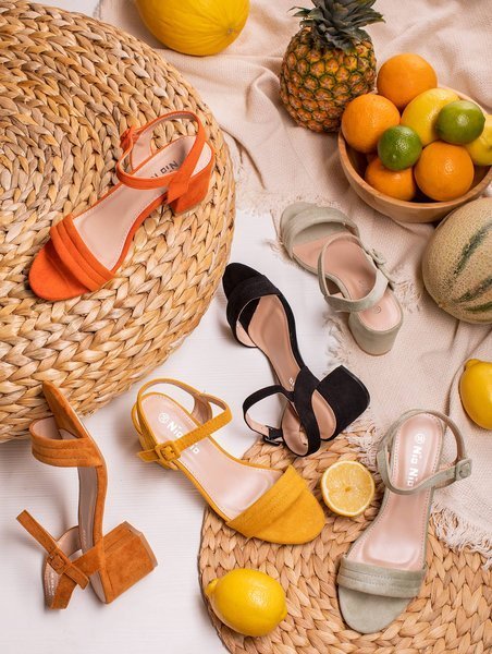 Musztardowe sandały damskie na niskim słupku Niusty - Obuwie