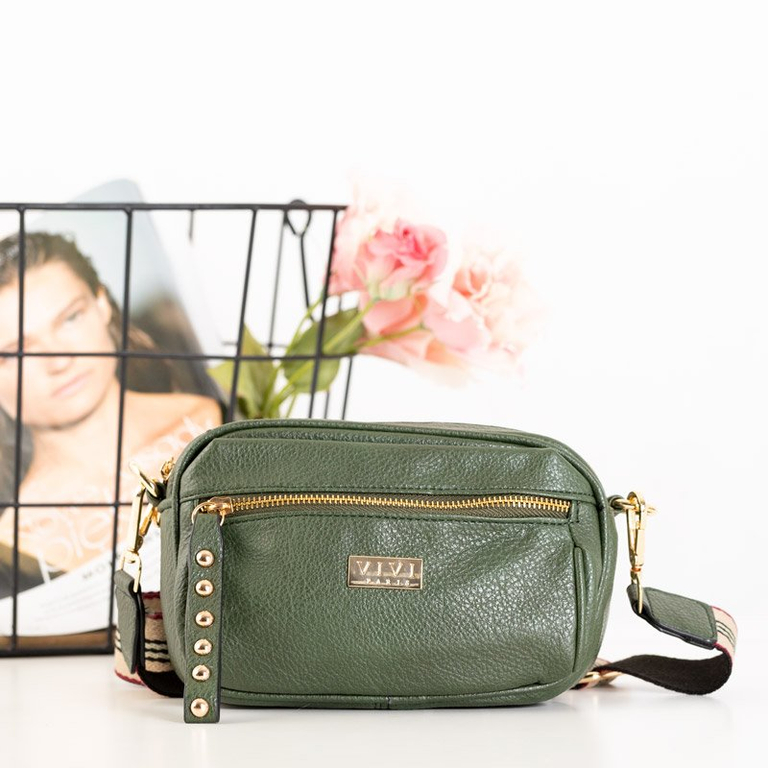 O geantă de mână mică pentru femei pe un cadru verde - Genți de mână