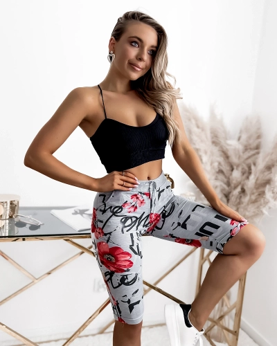 Pantaloni scurți de damă gri și roșii 3/4 cu imprimeu PLUS SIZE - Îmbrăcăminte