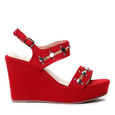 Czerwone sandały na koturnie - Obuwie