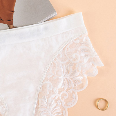 Chiloți din dantelă ecru pentru femei - Lenjerie intimă