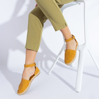 Sandale galbene pentru femei cu relief de animale Domiel - Încălțăminte