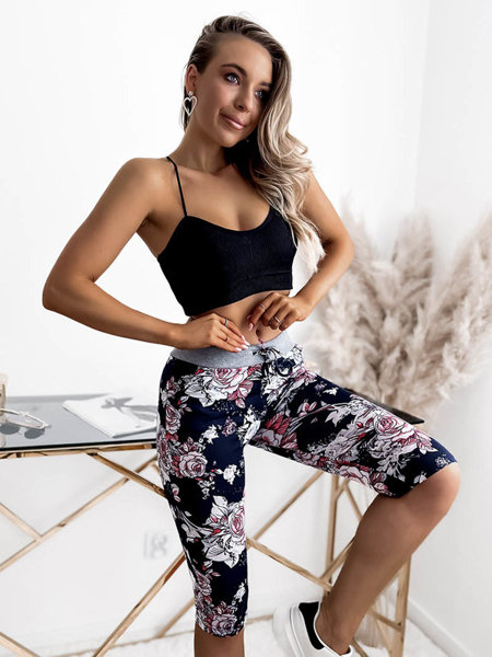 Pantaloni scurti de dama 3/4 florali in culoarea bleumarin si coral PLUS SIZE - Imbracaminte