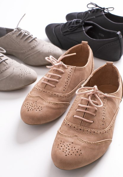 Czarne damskie półbuty ażurowe Gresian - Obuwie