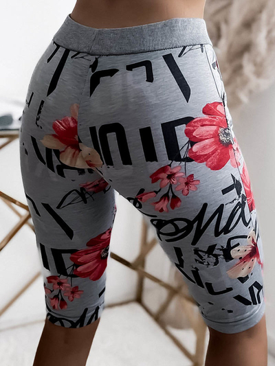 Pantaloni scurți de damă gri și roșii 3/4 lungime cu imprimeu PLUS SIZE - Îmbrăcăminte