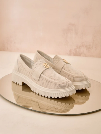 Loafers de damă Callista bej din piele ecologică de tip piele întoarsă pe talpă plată de 4 cm