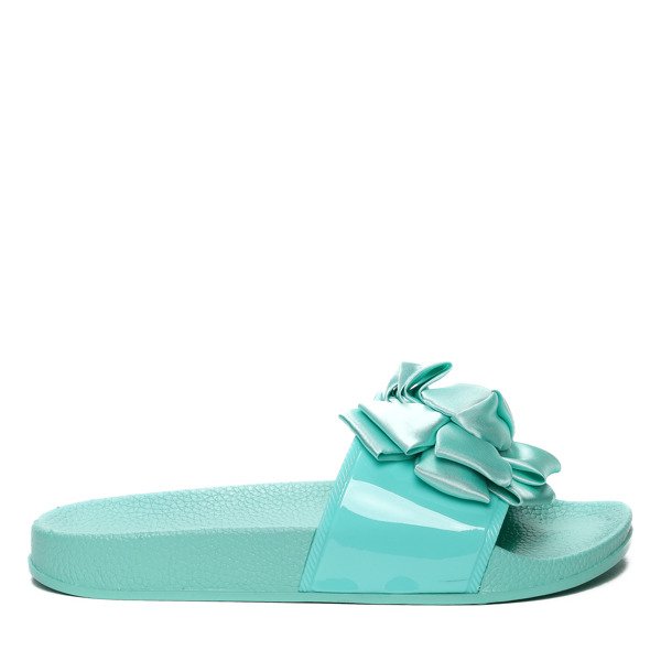 Miętowe klapki z ozdobą - Obuwie