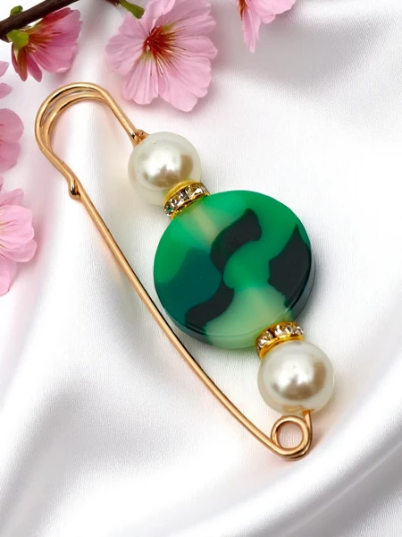 Broșă decorativă pentru femei cu cerc și perle Pearl Circle