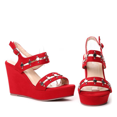 Czerwone sandały na koturnie - Obuwie