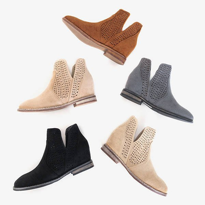 Cizme maro pe o pană de interior a'la cizme de cowboy Besiks- încălțăminte