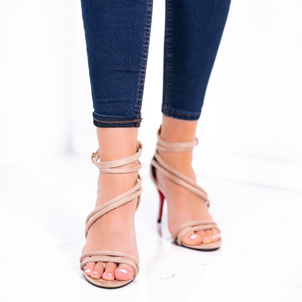 Beżowe sandały na niskiej szpilce Joleen - Obuwie