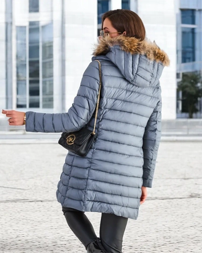 Geaca de iarna matlasata pentru femei Royalfashion Geaca de iarna matlasata si calduroasa pentru femei. Geaca are o gluga detasabila cu blana nedetasabila si doua buzunare. Este inchisa cu fermoar. Model umplut cu puf sintetic. Perfecta pentru iarna! 8765