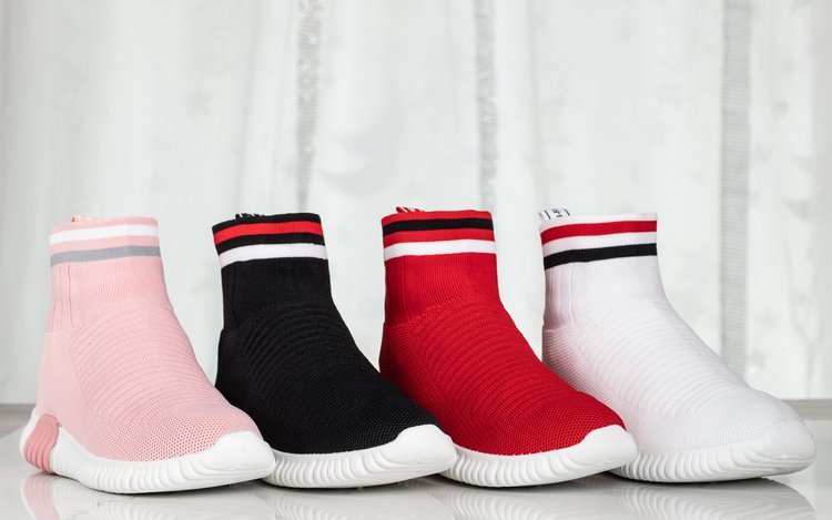 Różowe sportowe buty z ozdobną skarpetką Sallitsa - Obuwie