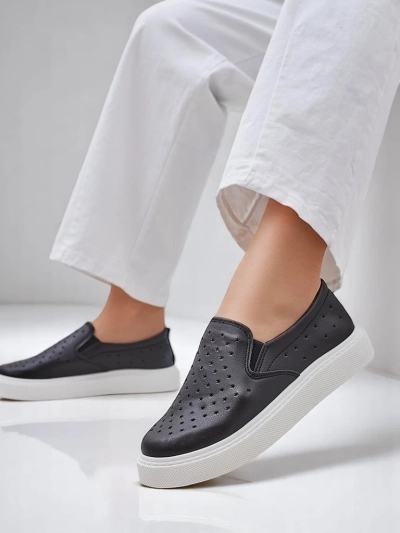 Royalfashion Pantofi slip-on perforați de femei Emayla