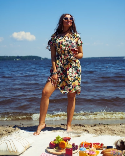 Royalfashion Rochie mini florală pentru femei a'la hiszpanka în negru