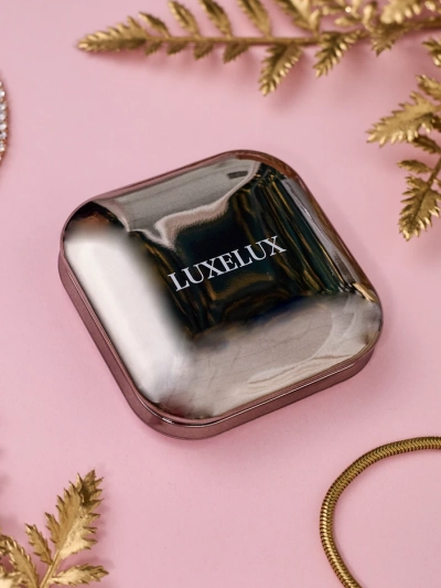 Poudre Luxelux cu durabilitate îndelungată într-un compact 03