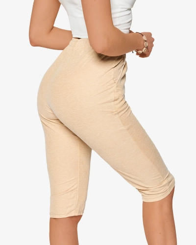 Pantaloni scurți de damă 3/4 din țesătură, bej PLUS SIZE- Îmbrăcăminte
