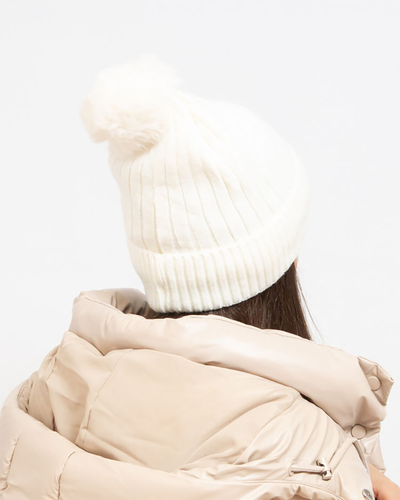 Royalfashion Șapcă izolată albă pentru femei cu pompon