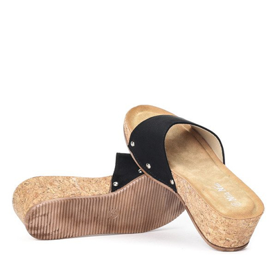 Czarne klapki na niskiej koturnie Gala - Obuwie