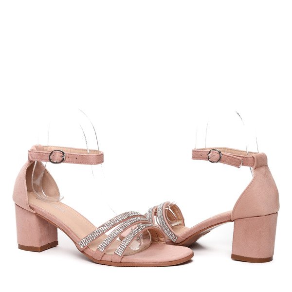 Różowe sandały na słupku- Obuwie