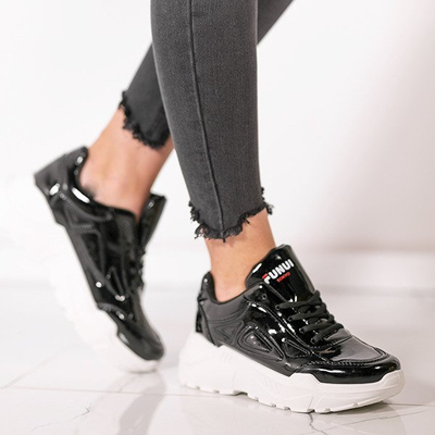 Czarne lakierowane buty sportowe Holly- Obuwie