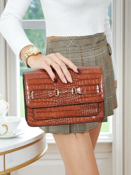 Torebă mică de damă lăcuită din piele ecologică Lunisse