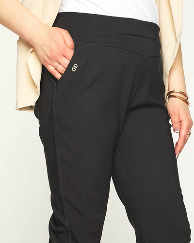 Pantaloni scurți negri din țesătură 3/4 PLUS SIZE pentru damă - Îmbrăcăminte