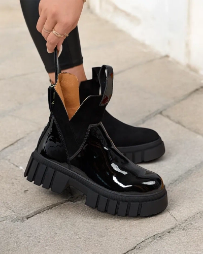 Royalfashion Cizme izolate din piele întoarsă pentru femei negre Eratra