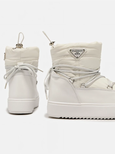 Royalfashion Cizme de damă slip-on a'la cizme de zăpadă în alb Vevnose