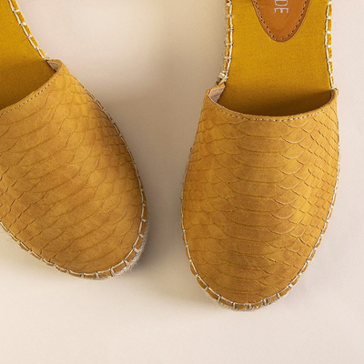 Sandale galbene pentru femei cu relief de animale Domiel - Încălțăminte