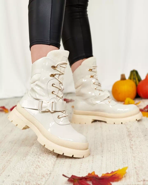 Royalfashion Cizme lăcuite pentru femei în bej Setogy