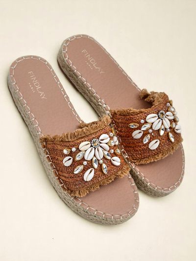Sandały Royalfashion Callista Boho Camel na płaskiej platformie z muszelkami