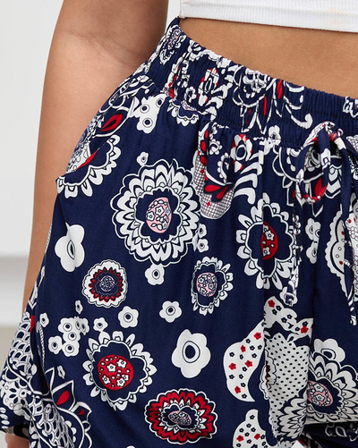 Pantaloni scurți de damă cu model bleumarin - Îmbrăcăminte