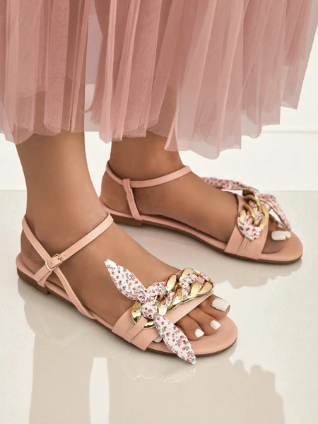 Royalfashion Rumanên jinekî BareLuxe li ser telekî rût