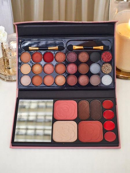 ANYLADY Paletă compactă de machiaj - farduri de pleoape, contur, buze 33 de nuanțe