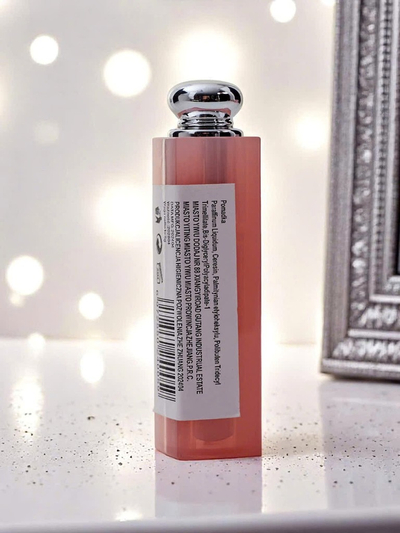 Balsam de buze hidratant în nuanța Powder Pink
